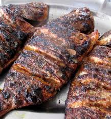 Une Fois Cuit Dressez Les Poissons Sur Des Assiettes Disposez Et Decorez Les Poissons Selon Poisson Braise Recettes De Cuisine Africaine Recettes De Cuisine