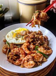 Tumis bawang putih dan bawang merah sehingga naik bau. Daily Makan Resepi Char Kuey Teow Padu Bahan Bahan Facebook