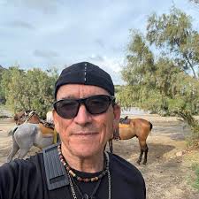 Muchas felicidades al Director Arturo Sandoval Green en su cumpleaños. 🎉  Le reconozco su compromiso y entrega diaria al frente de la Dirección de  Operación y Mantenimiento de OOMSAPAS Los Cabos. Le