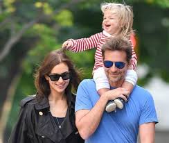 Последние твиты от irina shayk (@theirishayk). Bredli Kuper V Instagram Novye Foto I Video