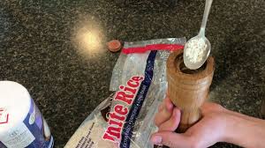 But since i live in a humid climate, especially in the summer, i figure it's an easy enough tradition to continue. Rice Keeps The Moisture Out Of Your Salt Shaker Life Hack Youtube