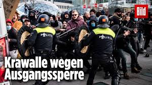 In mehreren städten in den niederlanden gehen menschen gegen die neue ausgangssperre auf die straße. Nach Schweren Corona Ausschreitungen Angst Vor Burgerkrieg In Holland Youtube