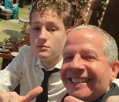 Noche familiar celebrando los 15 años de mis ahíjados @itsmiadlg y  @itsroccodlg Digamos que fue una buena fiesta, jeje. A seguirla  @karenzamoras y @gasdelaguardia con estas 2 maravillosas personas que  apenas están