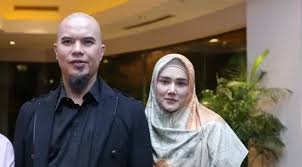 Ahmad dhani mengungkapkan hal ini saat ngobrol bareng rhoma irama. Ahmad Dhani Tak Terima Maia Estianty Disebut Lebih Cantik Dari Mulan Jameela Entertainment Fimela Com