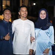 This in a modern world cannot be used. Pegang Tangan Aliff Syukri Rebecca Nur Islam Dituduh Tak Hormat Suami Tempatan Hiburan Trending Cari Infonet