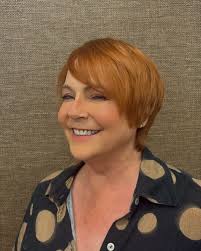 Todo lo que hagamos para nosotras es importante, por eso no dejo que nadie  que no sea Janice Orsini #orsini_stylist refresqué mi colorado del pelo.  Pero esta vez se botó porque también