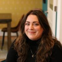 Julia Backus's Instagram, Twitter & Facebook