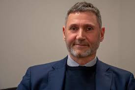 Måling viser voldsom utilfredshed med ledelsen i afdeling, men direktør vil  hellere se fremad end at fyre