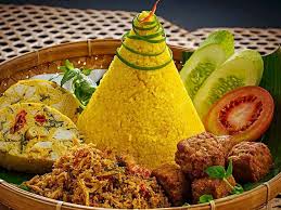 Maybe you would like to learn more about one of these? 5 Lauk Pauk Yang Sering Muncul Pada Sajian Nasi Kuning Tumpeng Pergikuliner Com