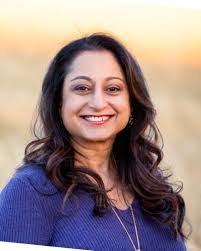 Reeny Sondhi's Instagram, Twitter & Facebook