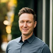 Eli Tavera's Instagram, Twitter & Facebook