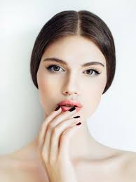 Retinol Diese Wirkung Hat Der Beauty Wirkstoff Auf Deine Haut Wunderweib Haut Retinol Gesicht Schonheit