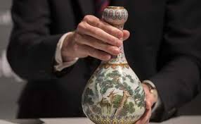 Moreover, the database currently contains 369,596 signatures and 2,286,007 photos of artwork. Chinese Vase Found In Shoebox Is Major Work Of Art Worth Half A Million Dollars