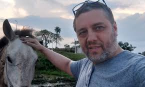 Denuncian por extorsión y tráfico de influencias a un periodista