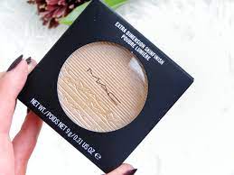 Resalta tu belleza en todo momento con la reconocida marca mac podrás tener un maquillaje de encanto en tus fiestas citas y reuniones haciendo combinación de tus atuendos y accesorios. Mac Cosmetics Extra Dimension Skinfinish Oh Darling Anything But Marzipan