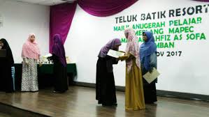 Three of 1 yakin's students are going to the event. Anugerah Pelajar Cemerlang Teluk Batik Resort
