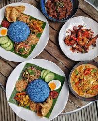 Tumis bahan kisar sehingga pecah minyak. Nasi Kerabu Kelantan Lengkap Dengan Sambal Tumis Dari Dapur Kak Tie