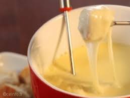 Fondue Savoyarde La Vraie Recette D Une Savoyarde Recettes A Base De Fromage Fondue Savoyarde Recette Recette Fondue Savoyarde