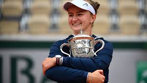 Tenisový svět stále vzpomíná na úspěch barbory krejčíkové na roland garros. Sensation In Paris Ungesetzte Barbora Krejcikova Gewinnt French Open Krone At