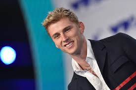Machine gun kelly answered 2 questions on a song: After Switching From Hip Hop To Pop Punk Machine Gun Kelly Lands His First No 1 Album