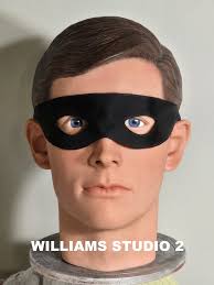 The Utility Belt is not only essential in crimefighting but also really fun  to make! Leather, wood, metal, fabric and even sometime sponges, everything  you need is right there...waiting off camera to