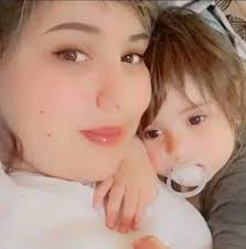 Buna ziua, caut un barbat care isi doreste foarte mult o relatie serioasa,  am o fetita de 6 ani, are nevoie de dragoste de la un tata. Astept mesajele  voastre si cererile