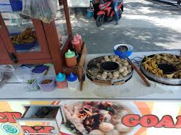 Namun, ternyata nggak cuma buat pengganjal perut lapar, mi juga bisa bikin ngakak lho. Cilok Publicaciones Facebook