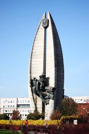 Pomnik nalepy w rzeszowie wpisała się już na stałe w pejzaż rzeszowskiego deptaka i stanowi jeden z rozpoznawalnych symboli miasta. Poznaj Rzeszow W Detalach Zobacz Najpopularniejsze Miejsc