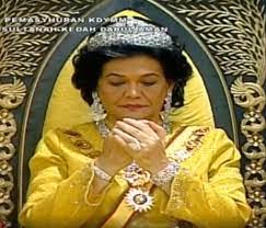 Sallehuddin of kedah is married to sultanah maliha binti tengku ariff. Warisan Raja Permaisuri Melayu Istiadat Pemasyhuran Kdymm Sultanah Maliha Sebagai Sultanah Kedah