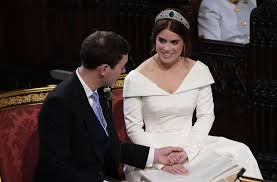 Hochwertige hochzeitskleider in großer auswahl an brautkleider brautjungfernkleider kaufen jetzt die glamouröse hochzeitskleider und genießen schnelles online shopping bei milanoo! Ein Traum In Creme Das Brautkleid Von Prinzessin Eugenie Stuttgarter Nachrichten