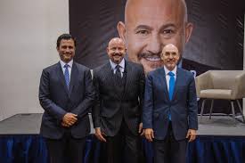 El Presidente de la CONCANACO SERVYTUR, Héctor Tejada, acompaña a Javier  Zepeda en la presentación de su nuevo libro «Como pagar menos impuestos  legal(MENTE)»