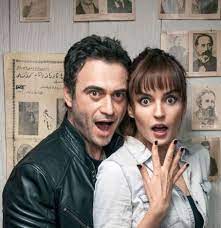 Sanatçı, aldığı mimarlık eğitimini yarıda bırakmıştır. Kutsi Dating Famousfix Com