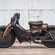 ホンダ スーパーカブ カフェレーサーに変身 カスタマイズモデル発表 10枚目の写真 画像 レスポンス response jp カフェレーサー スーパーカブ カブ