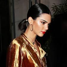 The Best It Girl Ponytails To Try Right Now Short Hair Ponytail Sleek Short Hair Jenner Hair