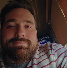 Should I choose a gooseneck or hitch pull trailer for hauling my jeep?