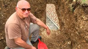 An almost entirely intact roman mosaic villa floor has been discovered just outside of verona, italy. Well Preserved Roman Mosaic Unearthed In Italian Vineyard Abc News