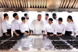 En la escuela de cocina camba, te ayudamos a comenzar tu carrera profesional en la cocina, formándote con reconocidos chefs en ¿qué opinan de nuestra escuela? Escuela Bellart Escuelas De Hosteleria En Saber Y Sabor