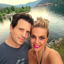 What is the best way to book a trip to Costa Rica?