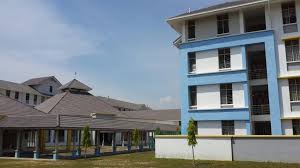 Malezya yeni ekonomi politikası ile uyum sağlamak için i̇kinci malezya planı altında 1973 yılında kurulan okul. Sekolah Menengah Sains Banting Di Bandar Banting