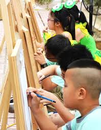 Hi xin chào các em.hôm nay cong dan art cùng nhau vẽ một bức tranh về đề tài cuộc sống xanh nha các em.nếu thích video này đừng quên tặng cho cong. Trao Giáº£i Cuá»™c Thi Váº½ Tranh Ä'an Máº¡ch Trong Máº¯t Em 2018 Giáº¥c MÆ¡ Xanh