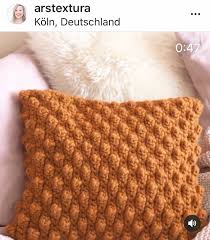 Schmusedecke von katrin loops häkeln wäre mein favorit, mein liebstes stück ist ein kissen, am drehort habe ich ein foto geschossen in einer alten mälzerei, dies lies ich auf stoff drucken, daraus ist dieses kissen. Kissenhulle Mit Noppen Hakeln Anleitung Glutenfreie Rezepte Kreative Ideen