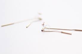 ２穴風の華奢チェーン 納品用と hp用 昨夜たくさん作りました さりげなく揺れ感 軽くて耳への負担が 少ないのもおすすめポイント accessories hair accessories bobby pins