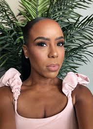 Sharing is caring, so let's talk brows. 💕 Ardell Brow Glue + NYX Lift &  Snatch Brow Tint Pen = chef's kiss perfection. 🤌🏾 Step 1: Laminate brows  with brow glue (let