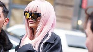 Un carré soyeux et droit. 15 Celebrities Who Dyed Their Hair Pink In 2016 Pics Stylecaster
