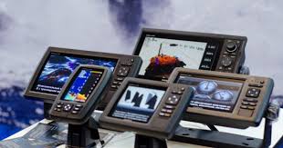 اسكو - أحدث الأجهزة الملاحية المستخدمة في السفن الحديثة هو نظام الملاحة عبر  الأقمار الصناعية الدقيق (PPP) والأنظمة الذكية المدمجة بالذكاء الاصطناعي،  لكن بشكل أكثر تحديدًا، تُعد الأنظمة التالية من أحدث ما