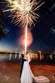 We did not find results for: Recien Casados Besandose Cerca Del Lago Por La Noche Fuegos Artificiales Por Encima De Ellos Dia De La Boda Sesion De La Boda Fotos Retratos Imagenes Y Fotografia De Archivo Libres De