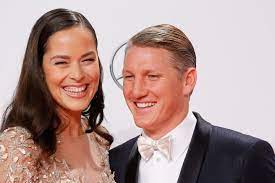 Ana sei eine sehr starke frau: Bastian Schweinsteiger Familie Statt Karrierekick Gala De