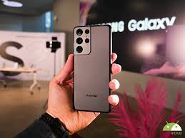 Zooms in to focus on the s21 plus 5g and s21 5g rear cameras. Samsung Galaxy S21 Ultra 5g Already Has A Lot To Say After 24 Hours Video World Today News