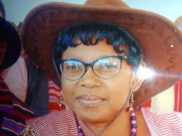 A few days ago, I came across a wedding that deeply touched me. The groom  had been covering his face throughout both the traditional and white  wedding ceremonies, and no one really