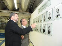 Presidente do Cepam, Lobbe Neto, mostra a galeria de fotos…